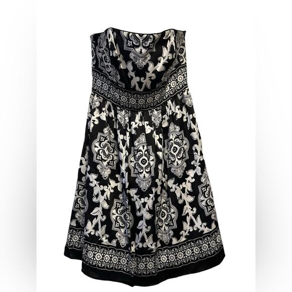 White House Black Market Dresses & Skirts - White House Black Market - Black and White Strapless Cocktail Dress - Size 8